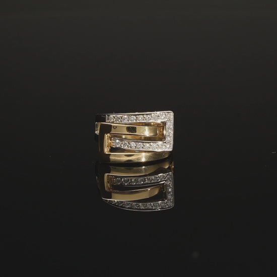 Anel em Ouro Branco e Ouro Amarelo de 19.2kl cravejado de elegantes Diamantes   Tamanho 14  Peso Total: 8.82gr Guia de Tamanhos  Contraste: Cabeça de Veado (800)   *Ouro Usado Premium